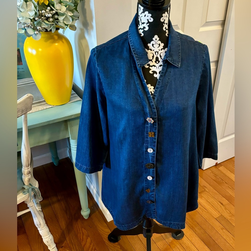 Soft Surroundings Sz M Blue Denim Tencel  Shirt Top Sharkbite Hem 3/4 Sleeves